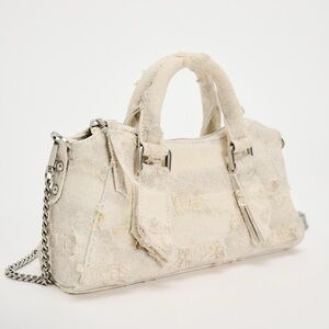 ✨SALE✨ ZARA DISTRESSED FABRIC CITY BAG
✨SALE✨